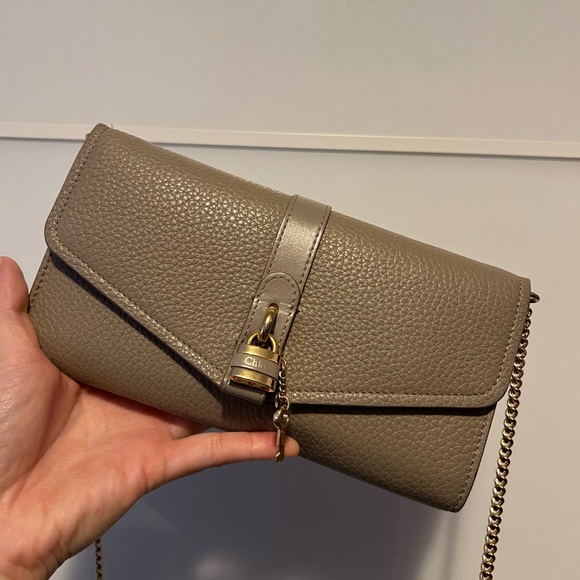 Chloe Aby Wallet On Chain - Picture 7 of 10